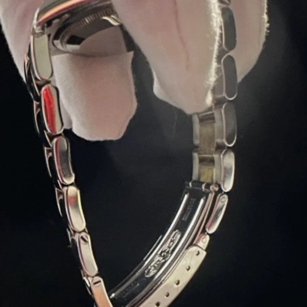 Rolex Datejust 36mm – 18k Gold & SS | Smooth Bezel & White Baton - Picture 13 of 17